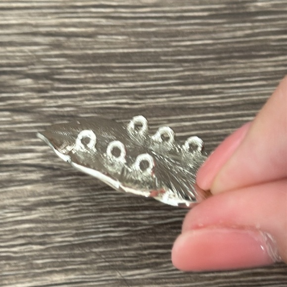 Elegant vintage black cream enamel rhinestone flower pendant 80s retro jewelry - Picture 6 of 11